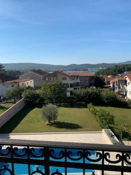 Izdavanje, trosoban stan, 110m², Mrčevac, Tivat