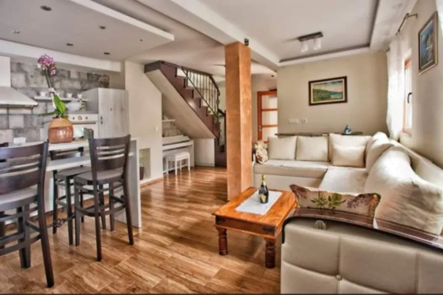 Prodaja, kuća, 107m², Gošići, Tivat