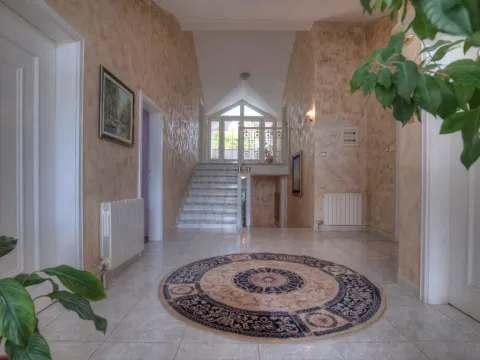 Prodaja, kuća, 930m², Tološi, Podgorica - image 2