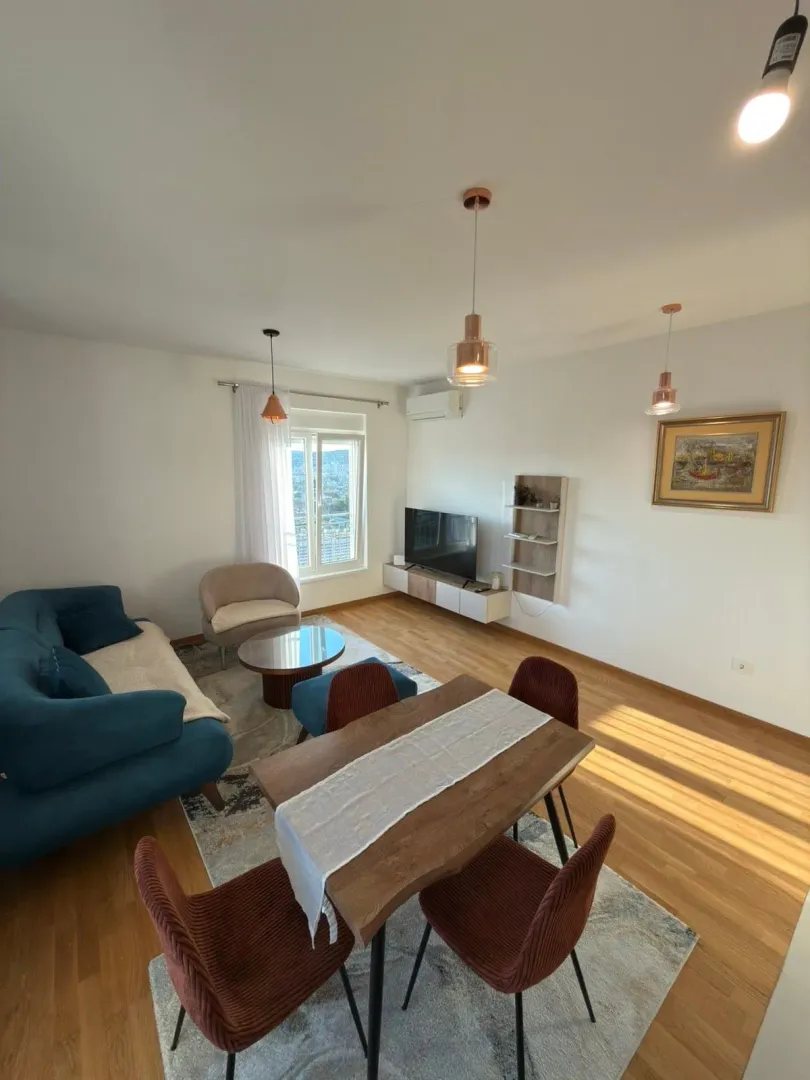 Izdavanje, dvosoban stan, 65m², Stari Aerodrom, Podgorica