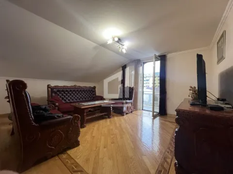 Izdavanje, trosoban stan, 135m², Stari Aerodrom, Podgorica - image 11