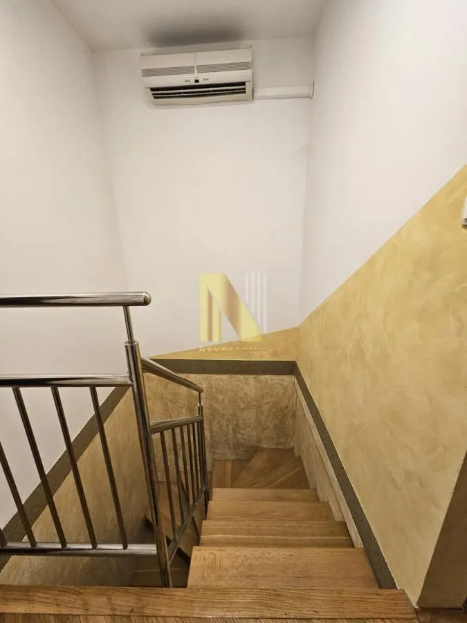 Prodaja, četvorosoban stan, 105m², Socijalno, Novi Sad Sve Podlokacije
