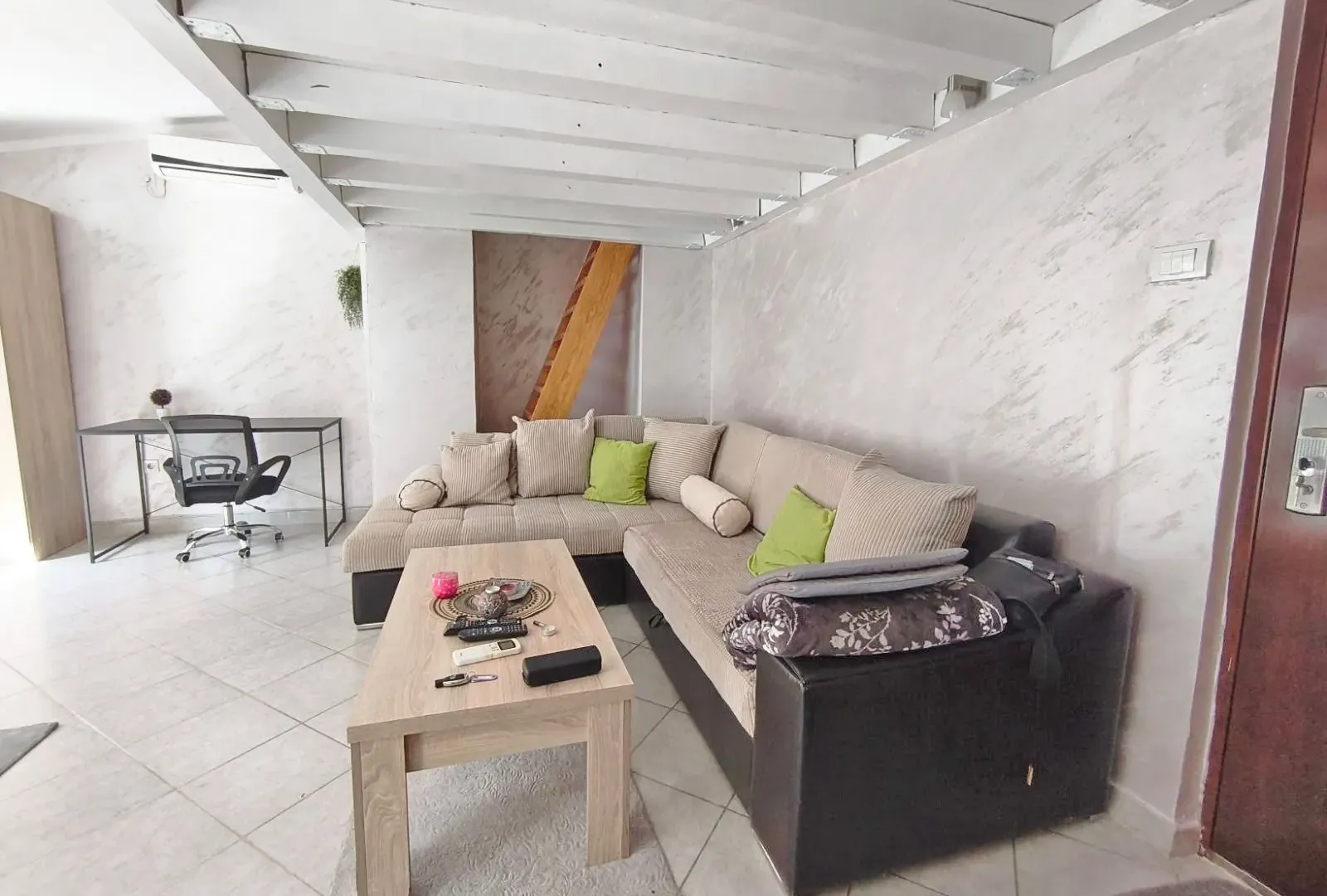 Rent, studio apartment, 40m², Stari Aerodrom, Podgorica