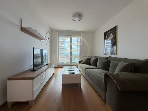 Izdavanje, stan, 43m², Bulevar Evrope, Novi Sad Sve Podlokacije - image 1