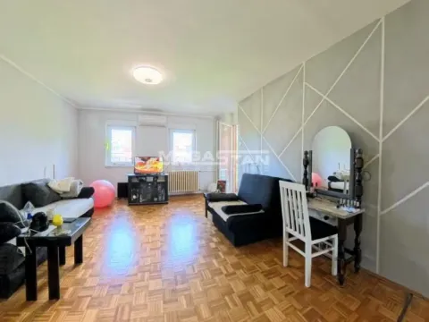 Stan in Zvezdara Sve Podlokacije