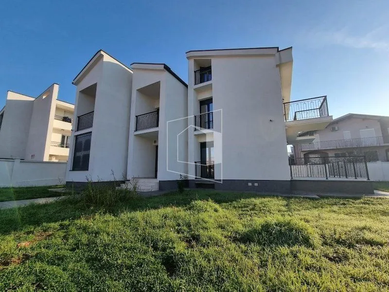 Sale, house, 400m², Tološi, Podgorica
