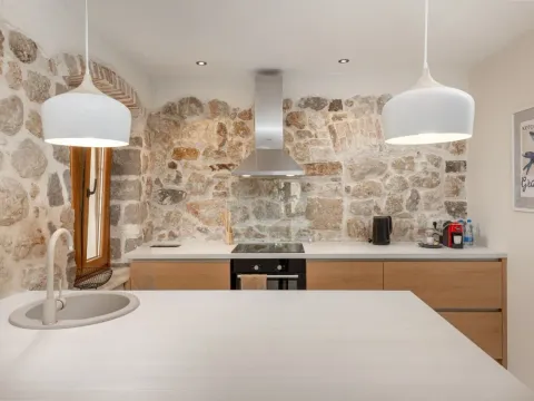 Rent, house, 170m², Škaljari, Kotor - image 7
