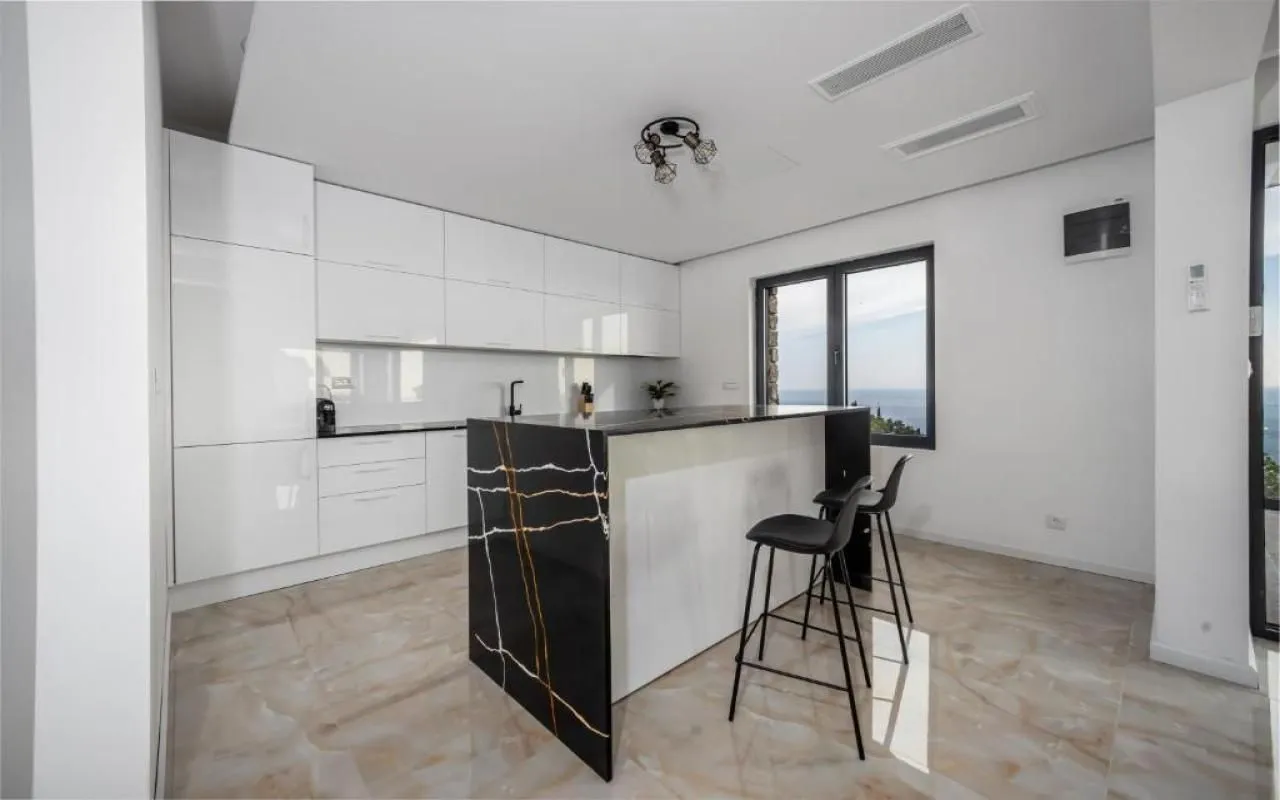 Sale, house, 350m², Reževići, Budva