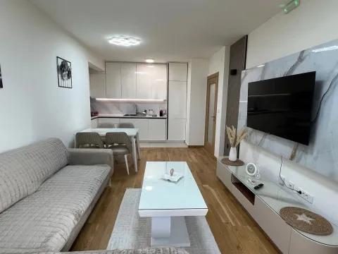 Izdavanje, jednosoban stan, 48m², City Kvart, Podgorica - image 3