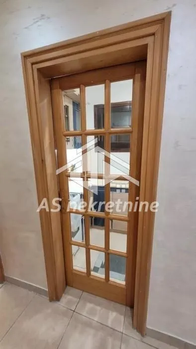 Izdavanje, četvorosoban stan, 94m², Vračar Hram, Vračar Sve Podlokacije