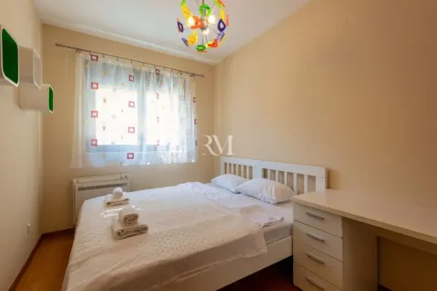 Rent, three bedroom apartment, 140m², Škaljari, Kotor - image 9