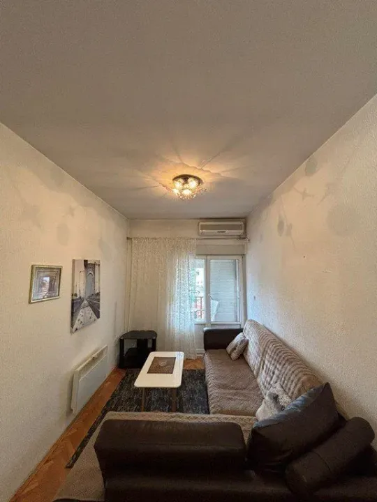 Izdavanje, jednosoban stan, 38m², Stari Aerodrom, Podgorica