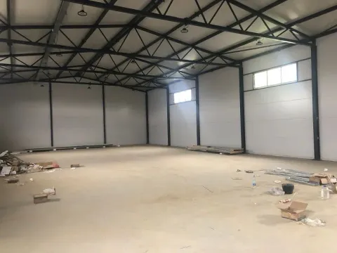 Izdavanje, poslovni prostor, 450m², Zrenjanin, Srbija - image 3