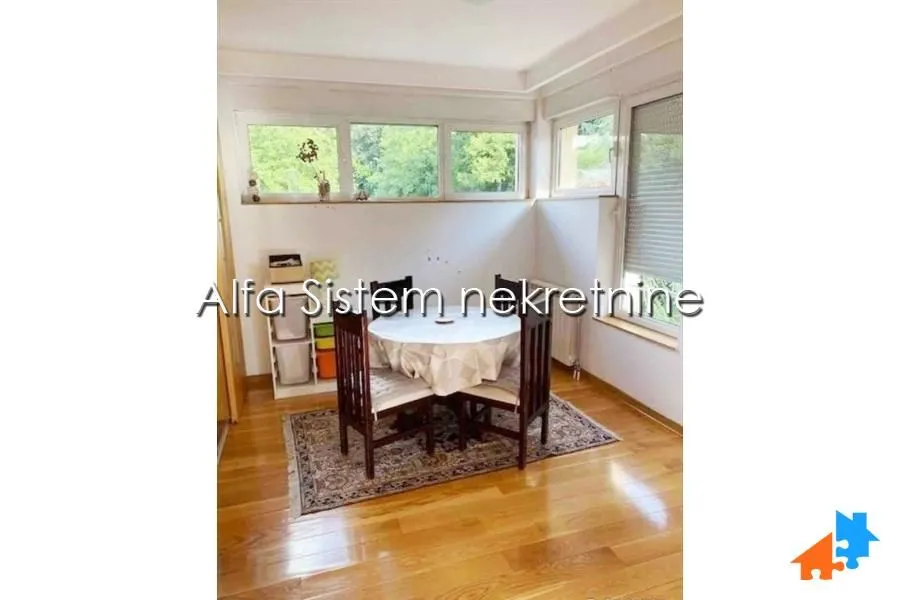 Izdavanje, trosoban stan, 120m², Savski Venac, Beograd