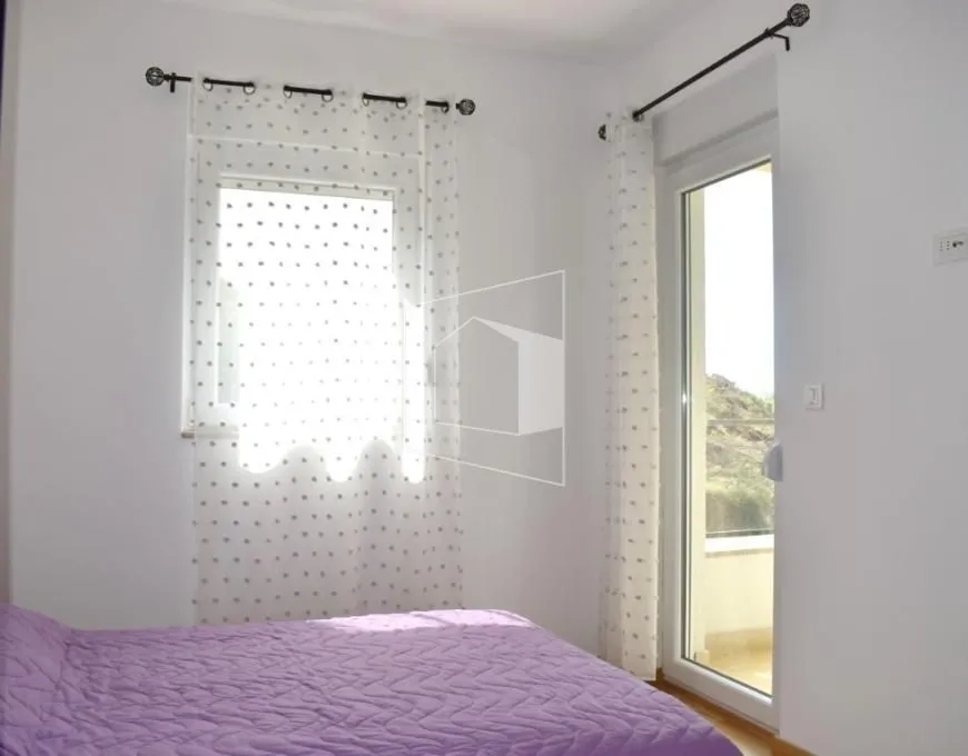 Izdavanje, jednosoban stan, 43m2, Rafailovići, Budva
