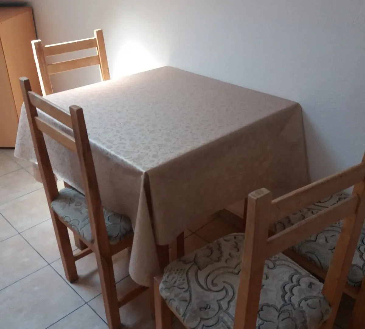 Izdavanje, jednosoban stan, 25m², Kalimanj, Tivat