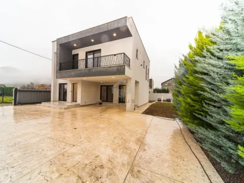 Izdavanje, kuća, 190m², Tološi, Podgorica - image 3