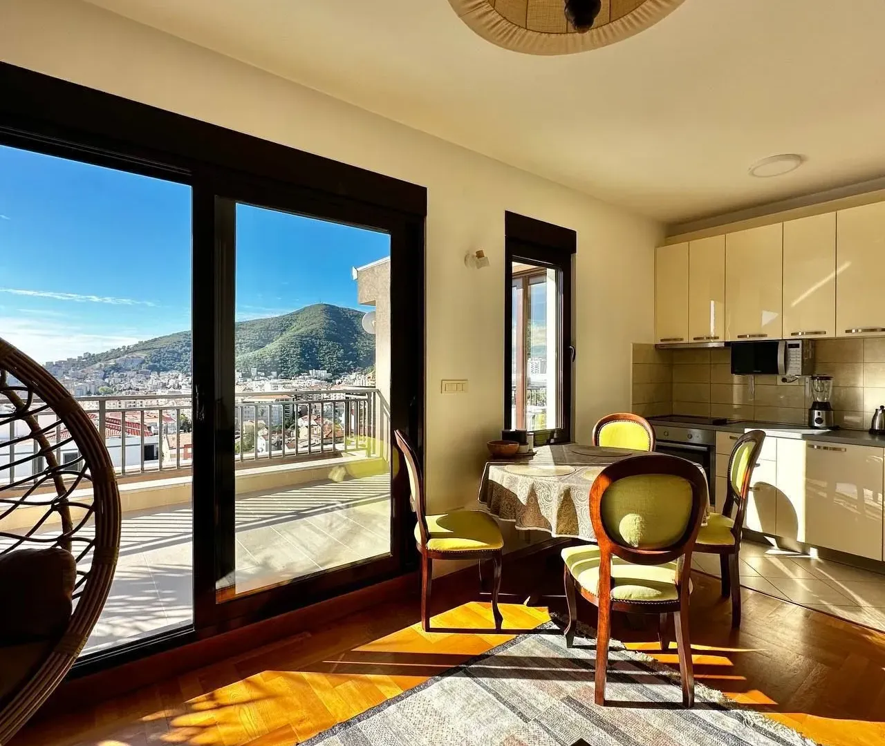 Prodaja, četvorosoban stan, 171m², Podmaine, Budva