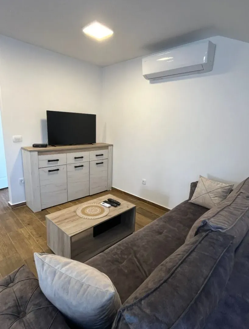 Rent, one bedroom apartment, 40m², Radanovići, Kotor