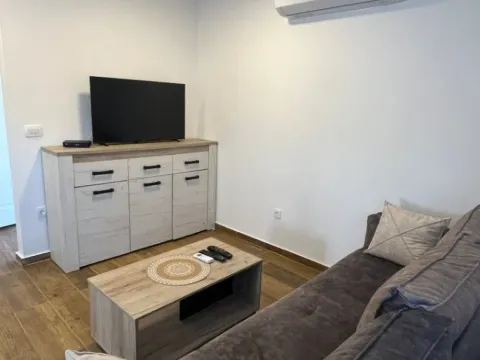 Rent, one bedroom apartment, 40m², Radanovići, Kotor
