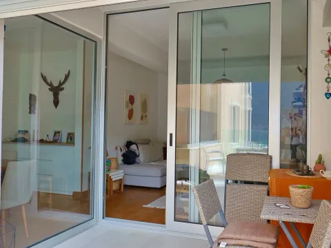 Izdavanje, dvosoban stan, 86m², Dobrota, Kotor - image 2