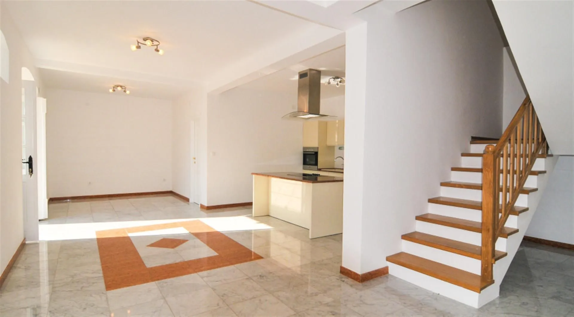 Prodaja, kuća, 320m², Dražin Vrt, Kotor