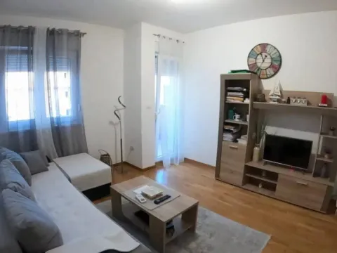 Izdavanje, jednosoban stan, 45m², City Kej, Podgorica