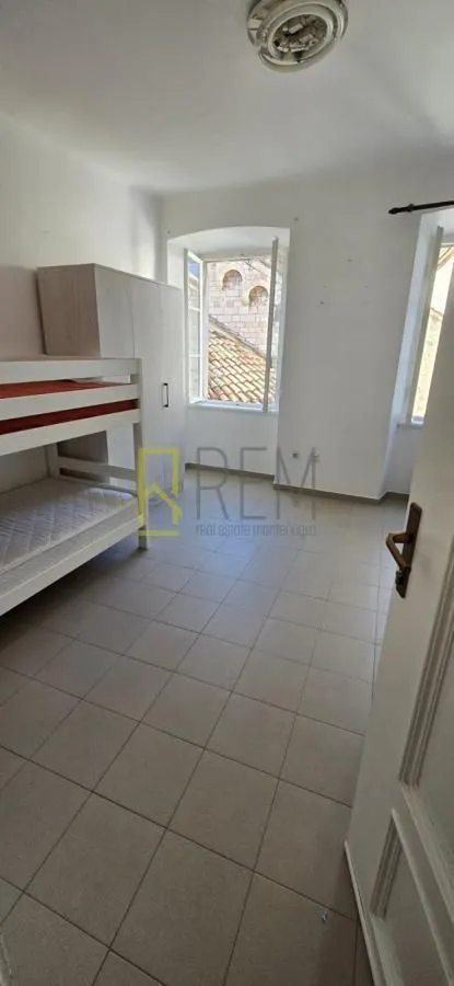 Prodaja, trosoban stan, 72m², Kotor, Crna Gora