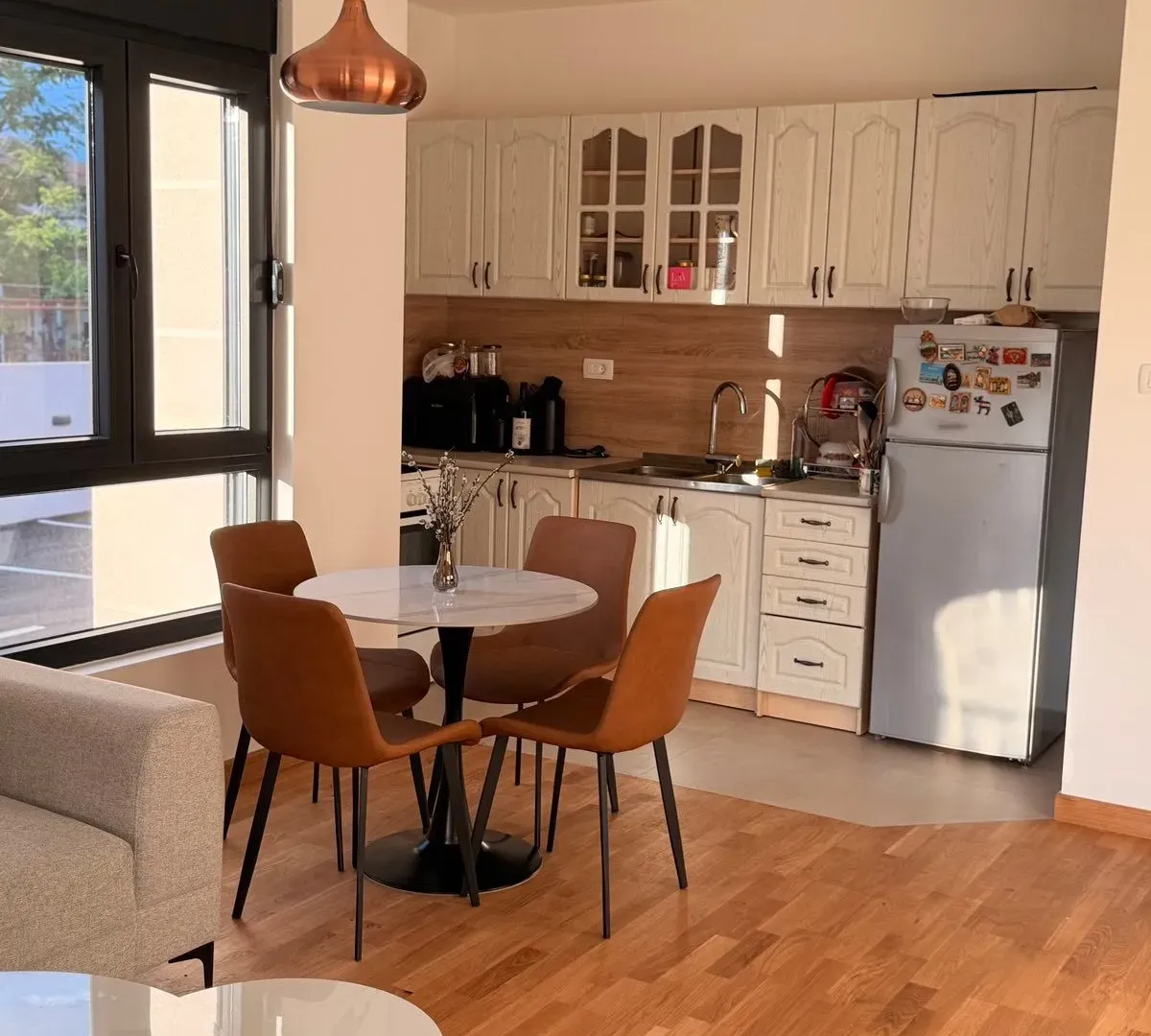 Izdavanje, dvosoban stan, 61m², Tološi, Podgorica