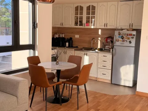 Izdavanje, dvosoban stan, 61m², Tološi, Podgorica - image 1