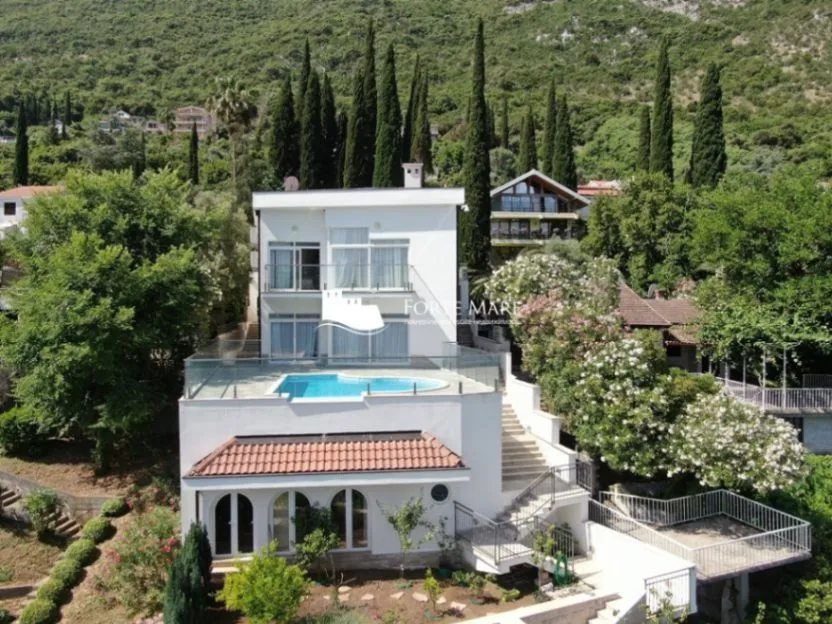 Prodaja, kuća, 285m², Njivice, Herceg Novi