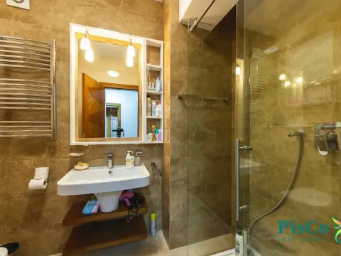 Izdavanje, četvorosoban stan, 135m², Centar, Podgorica - image 6