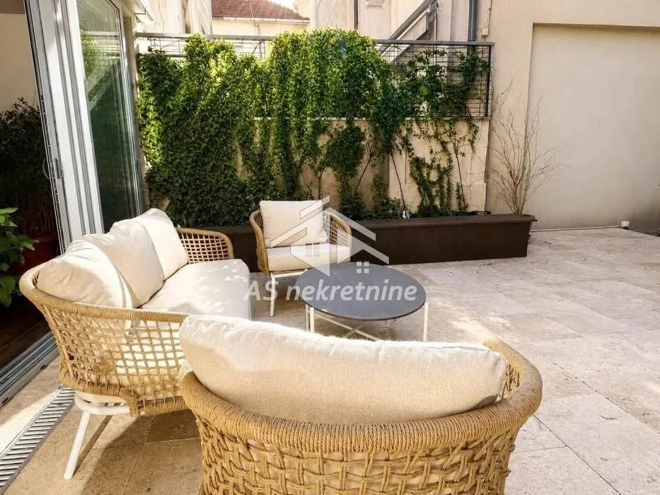 Izdavanje, četvorosoban stan, 160m², Vračar Hram, Vračar Sve Podlokacije