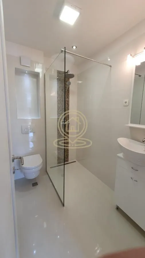 Izdavanje, poslovni prostor, 500m², Čukarica, Beograd