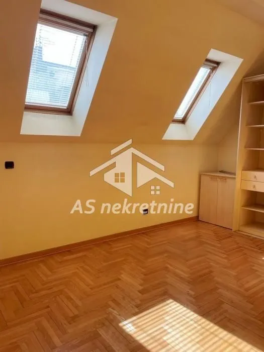 Izdavanje, stan, 207m², Kalenić Pijaca, Vračar Sve Podlokacije