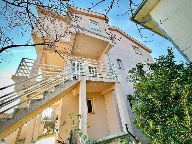 Prodaja, kuća, 220m², City Kvart, Podgorica