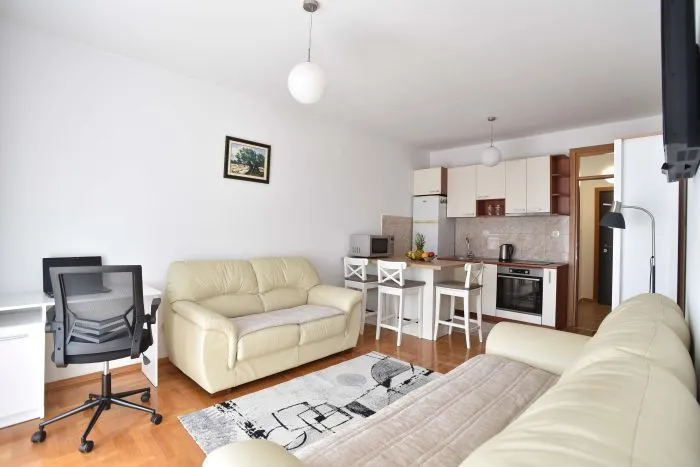Rent, one bedroom apartment, 45m², Babilonija, Budva