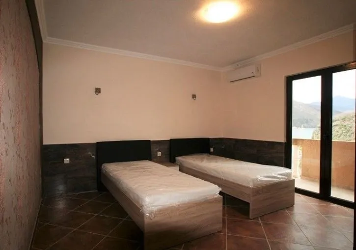 Prodaja, kuća, 210m², Opatovo, Tivat