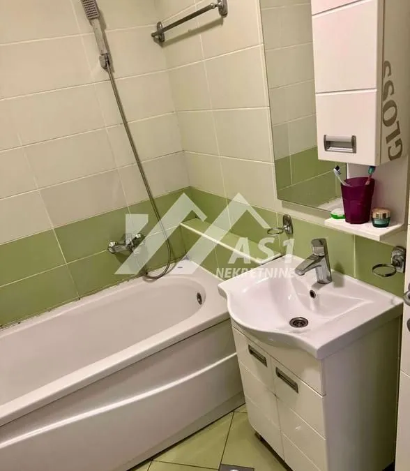 Izdavanje, jednosoban stan, 41m², Grbavica, Novi Sad Sve Podlokacije