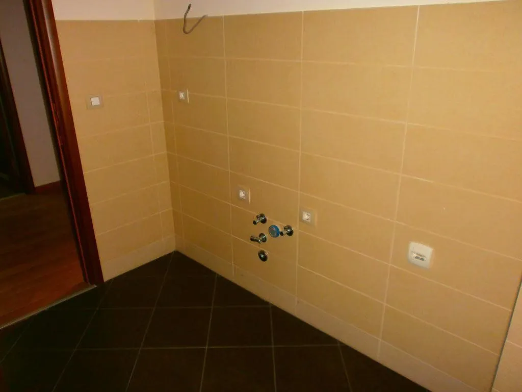 Izdavanje, četvorosoban stan, 186m², Podgorica, Crna Gora