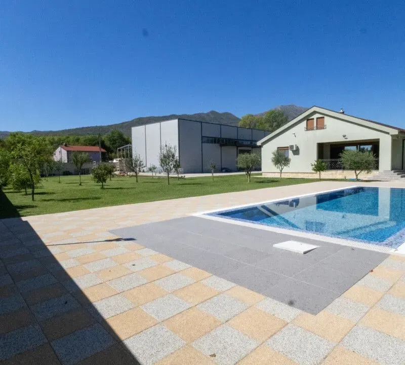 Rent, house, 180m², Podgorica, Crna Gora