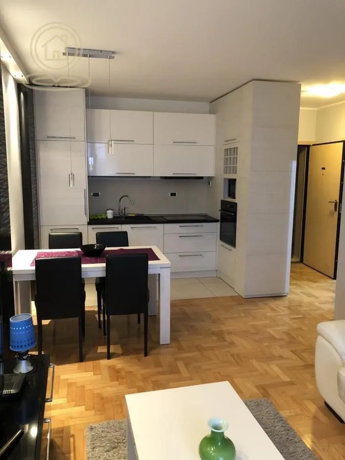 Prodaja, jednosoban stan, 42m², Adamovićevo Naselje, Novi Sad Sve Podlokacije