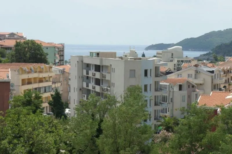 Prodaja, dvosoban stan, 100m², Bečići, Budva