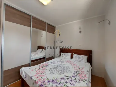 Izdavanje, trosoban stan, 130m², Dobrota, Kotor - image 11