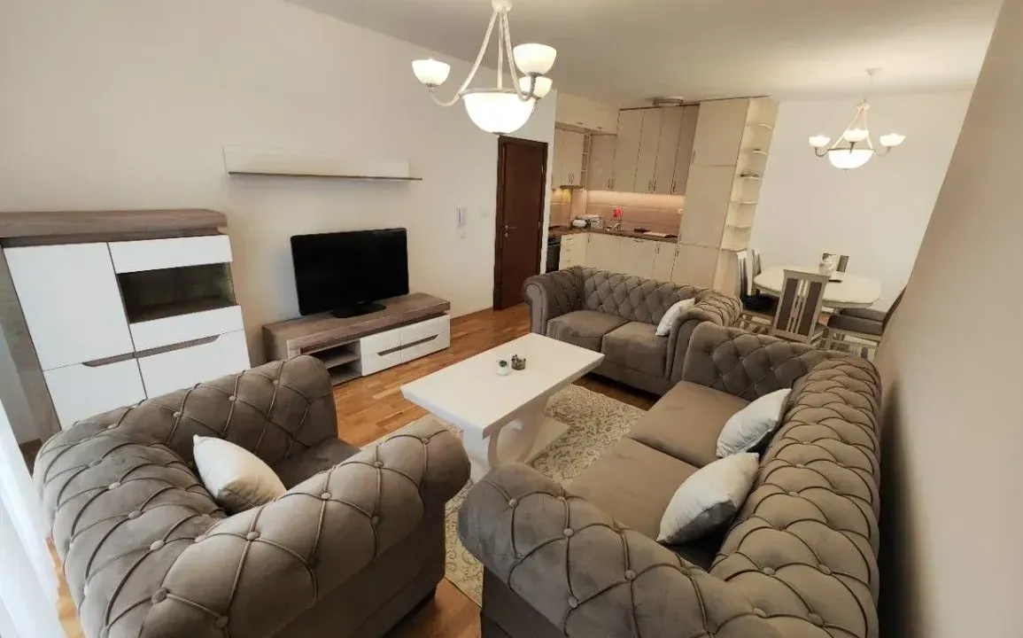 Izdavanje, dvosoban stan, 73m², Tuški Put, Podgorica