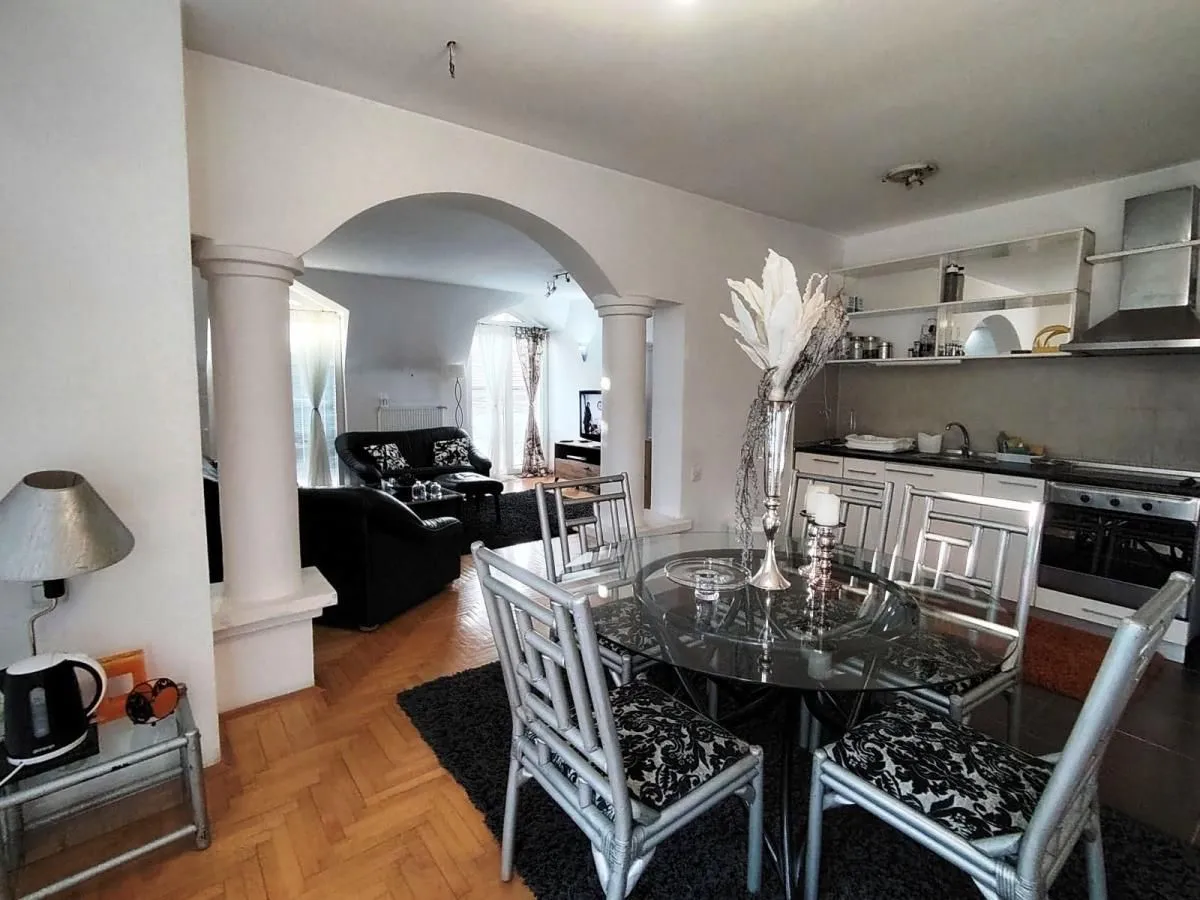 Izdavanje, trosoban stan, 90m², Centar, Niš