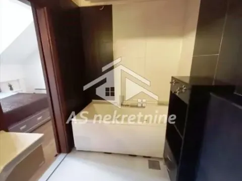 Izdavanje, četvorosoban stan, 120m², Senjak, Beograd - image 21