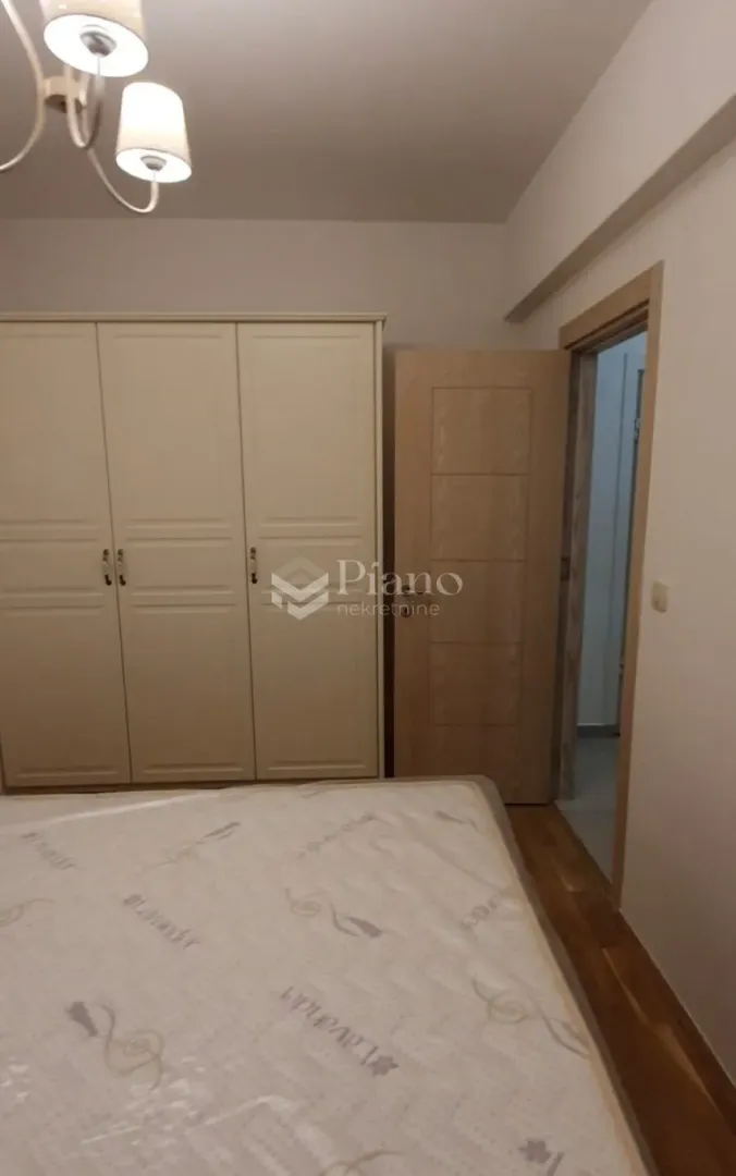 Izdavanje, jednosoban stan, 45m², Blok 6, Podgorica