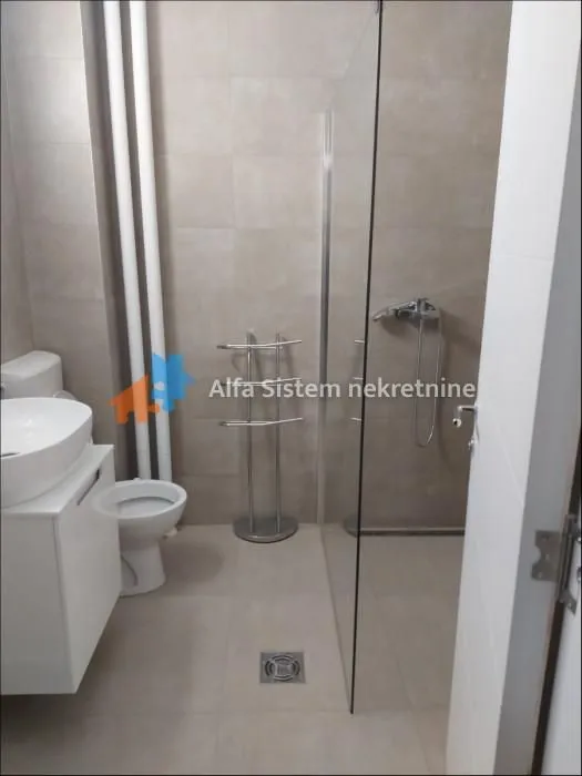 Izdavanje, dvosoban stan, 65m², Čubura, Beograd