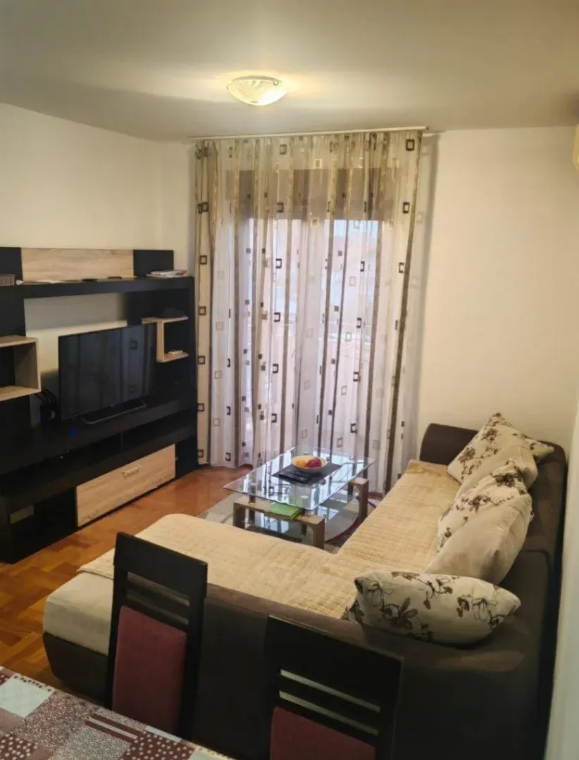 Izdavanje, jednosoban stan, 41m², Stari Aerodrom, Podgorica